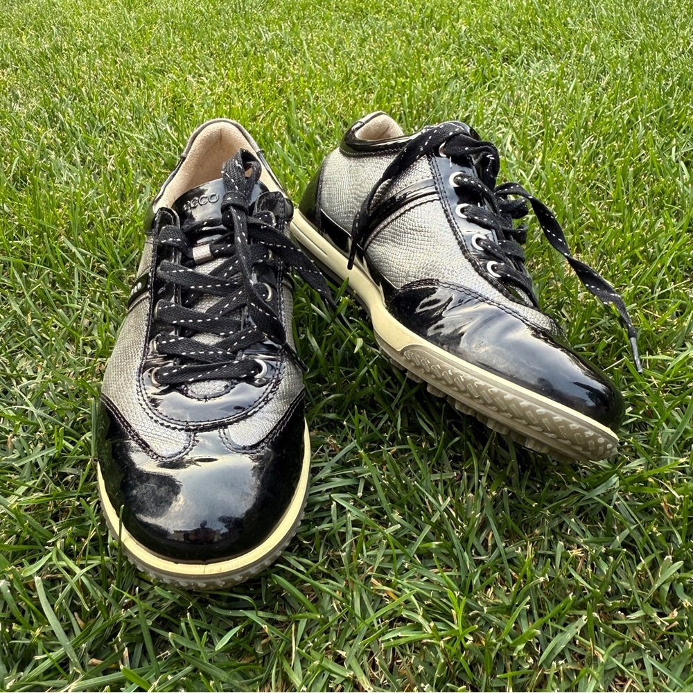 ECCO Hydromax Women’s Golf Shoes Size 39/ Black and Gray with Soft Cleats
